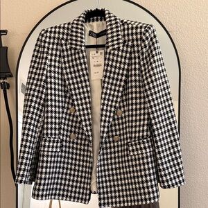 Zara Classic Black and White Blazer